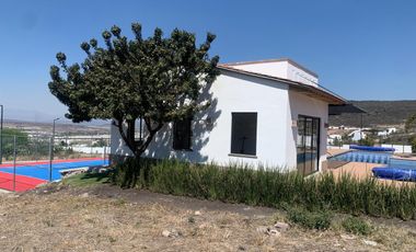Oportunidad Terreno en Condominio con Casa Club