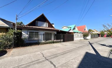 Se arrienda amplia y segura casa de dos pisos en Rauquen, Curicó