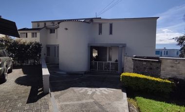 VENTA CASA INDEPENDIENTE URB. COLEGIO DE MÉDICOS SECTOR LA SALLE