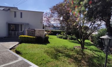 VENTA CASA INDEPENDIENTE URB. COLEGIO DE MÉDICOS SECTOR LA SALLE