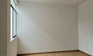 VENTA DE CASA DE TRES PISOS MIRAFLORES COUNTRY CLUB FRENTE A PARQUE