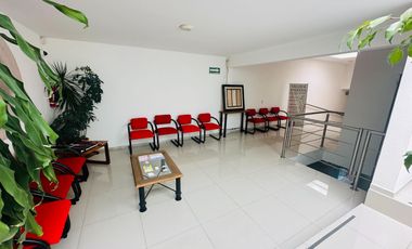 Consultorio en renta dentro de clínica con elevador sobre av. camelinas