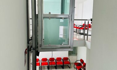 Consultorio en renta dentro de clínica con elevador sobre av. camelinas