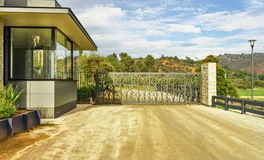 Parcelas de 5.000 m² en Canto del Valle: red de luz y agua operativas, portería, rol propio, reglamento y distintas opciones de relieve.