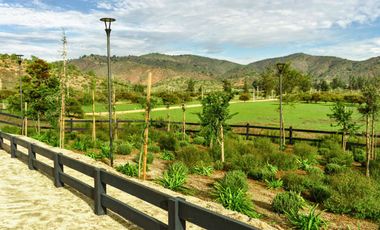 Parcelas de 5.000 m² en Canto del Valle: red de luz y agua operativas, portería, rol propio, reglamento y distintas opciones de relieve.