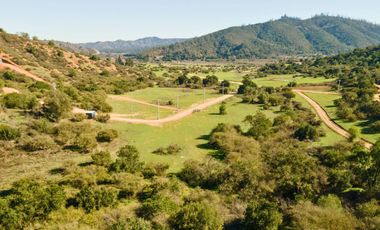 Parcelas de 5.000 m² en Canto del Valle: red de luz y agua operativas, portería, rol propio, reglamento y distintas opciones de relieve.