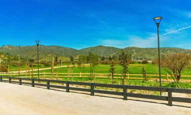 Parcelas de 5.000 m² en Canto del Valle: red de luz y agua operativas, portería, rol propio, reglamento y distintas opciones de relieve.