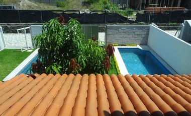 CASA SOLA EN VENTA EN CUERNAVACA ZONA SUR CON ALBERCA CLIMATIZADA  Y JARDÍN PRIVADO FRACCIONAMIENTO CON VIGILANCIA Y ACCESO CONTROLADO
