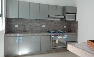 CASA SOLA EN VENTA EN CUERNAVACA ZONA SUR CON ALBERCA CLIMATIZADA  Y JARDÍN PRIVADO FRACCIONAMIENTO CON VIGILANCIA Y ACCESO CONTROLADO
