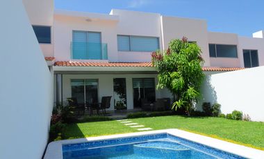CASA SOLA EN VENTA EN CUERNAVACA ZONA SUR CON ALBERCA CLIMATIZADA  Y JARDÍN PRIVADO FRACCIONAMIENTO CON VIGILANCIA Y ACCESO CONTROLADO