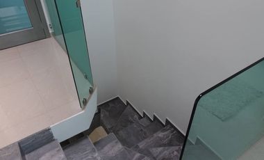 CASA SOLA EN VENTA EN CUERNAVACA ZONA SUR CON ALBERCA CLIMATIZADA  Y JARDÍN PRIVADO FRACCIONAMIENTO CON VIGILANCIA Y ACCESO CONTROLADO