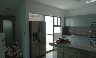 CASA SOLA EN VENTA EN CUERNAVACA ZONA SUR CON ALBERCA CLIMATIZADA  Y JARDÍN PRIVADO FRACCIONAMIENTO CON VIGILANCIA Y ACCESO CONTROLADO