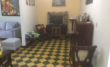 VENDO LOTE CON CASA PARA REMODELAR O CONSTRUIR