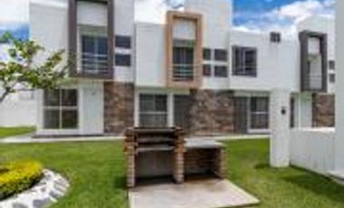 Casa en Venta con alberca seguridad a 15 minutos de Cuernavaca en  Emiliano Zapata Morelos