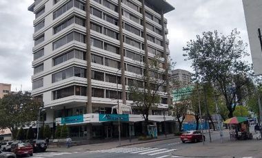 En venta oficina en el Edificio Propinco Calisto en la Av Amazonas