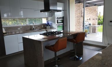 OPORTUNIDAD CASA 1 PISO 372 METROS  LOTE 2000  SOPO EN FULL CLUB HOUSE, EDAD 8 AÑOS, DOMO, BBQ CORRINAS ELECTRICAS, COCINA MESON, LAVAVAJILLAS, NEVECO