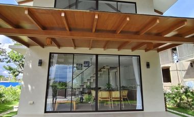 2 Bedroom Villa Along the Beach