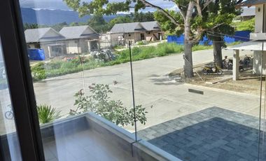 2 Bedroom Villa Along the Beach