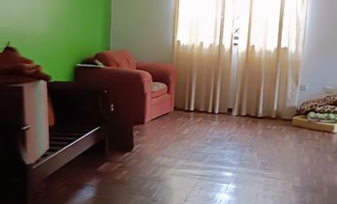 Venta casa y departamento en La Perla, cerca de la Avenida La Marina.
