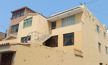Venta casa y departamento en La Perla, cerca de la Avenida La Marina.
