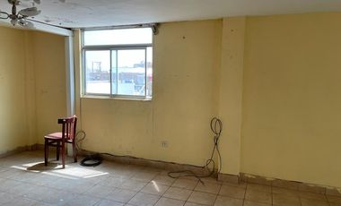 Venta casa y departamento en La Perla, cerca de la Avenida La Marina.