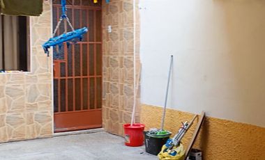 Venta casa y departamento en La Perla, cerca de la Avenida La Marina.