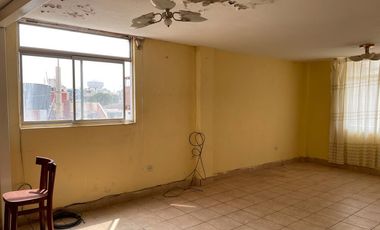 Venta casa y departamento en La Perla, cerca de la Avenida La Marina.