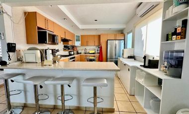 Casa en venta en Embajadores, Lomas de Cocoyoc, Morelos, México.