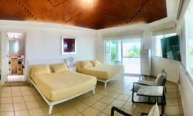 Casa en venta en Embajadores, Lomas de Cocoyoc, Morelos, México.