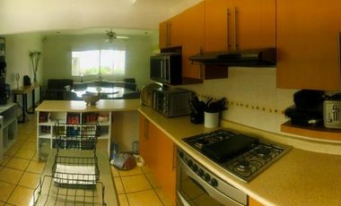 Casa en venta en Embajadores, Lomas de Cocoyoc, Morelos, México.