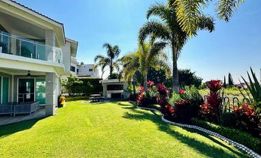 Casa en venta en Embajadores, Lomas de Cocoyoc, Morelos, México.