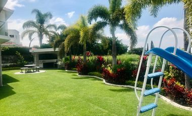 Casa en venta en Embajadores, Lomas de Cocoyoc, Morelos, México.