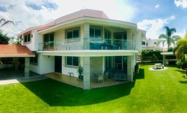 Casa en venta en Embajadores, Lomas de Cocoyoc, Morelos, México.