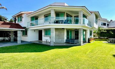 Casa en venta en Embajadores, Lomas de Cocoyoc, Morelos, México.