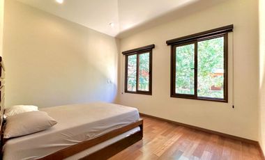 Casa en VENTA Club Golf Altozano MORELIA 4 Recamaras 3 Baños Jardin JACUzZI