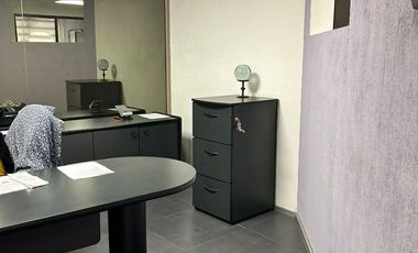 Oficina de dos pisos en Bernardo Quintana
