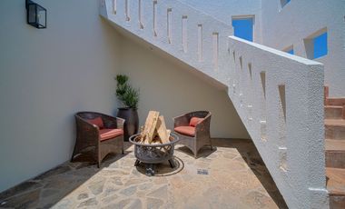 Villa con vista al oceano y a unos pasos de una extensa playa arenosa