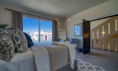 Villa con vista al oceano y a unos pasos de una extensa playa arenosa