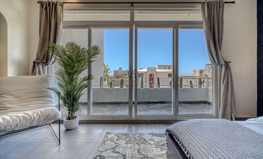 Villa con vista al oceano y a unos pasos de una extensa playa arenosa