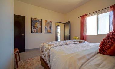 Villa con vista al oceano y a unos pasos de una extensa playa arenosa