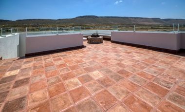 Villa con vista al oceano y a unos pasos de una extensa playa arenosa
