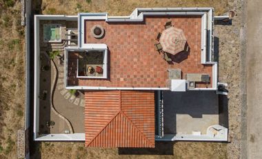 Villa con vista al oceano y a unos pasos de una extensa playa arenosa