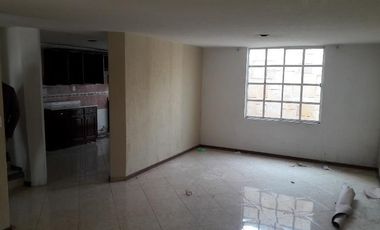 CASA EN PRIVADA EN BOSQUES DEL VENADO, MINERAL DE LA REFORMA.