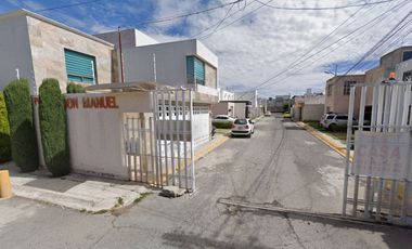 CASA EN PRIVADA EN BOSQUES DEL VENADO, MINERAL DE LA REFORMA.