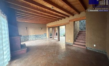 C145 Casa estilo colonial en venta con hermosa vista al Lago de Pátzcuaro Michoacán