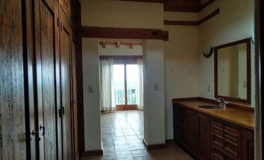 C145 Casa estilo colonial en venta con hermosa vista al Lago de Pátzcuaro Michoacán