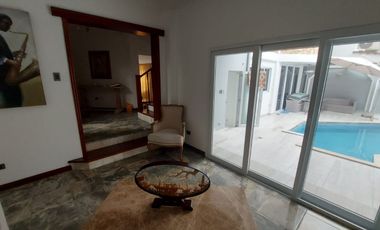 Kennedy Norte, Se renta Casa 3 dormitorios c/s muebles con piscina