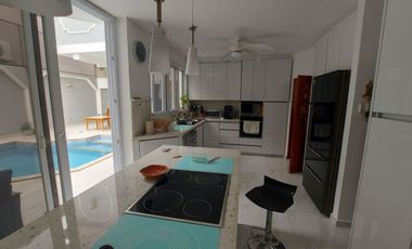 Kennedy Norte, Se renta Casa 3 dormitorios c/s muebles con piscina