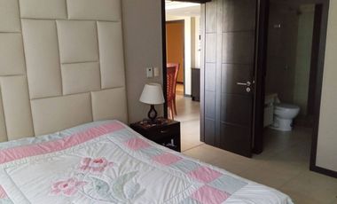 En alquiler cómodo departamento amoblado de dos dormitorios en Puerto Santa Ana, edificio Bellini IV.