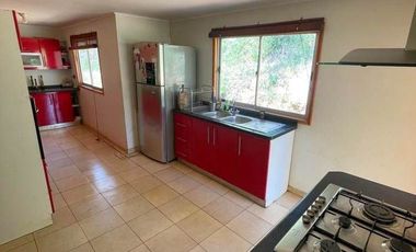 🏡León Propiedades vende hermosa casa en condominio en sector lo Aguila, Curacaví🏡